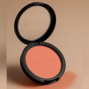 🌸 NWT Revolution Matte Powder Blush — Shade: Fusion 🌸
